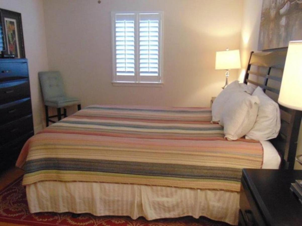 W2 Ocean Walk Resort Upstairs 2 Bed King And Two Twins Next To Back Pool St. Simons Island Exterior photo