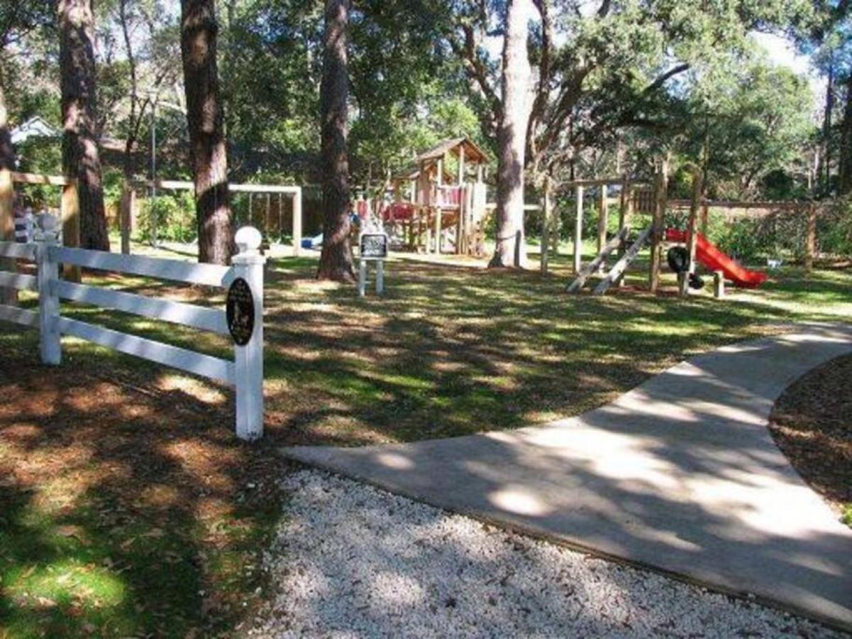 W2 Ocean Walk Resort Upstairs 2 Bed King And Two Twins Next To Back Pool St. Simons Island Exterior photo